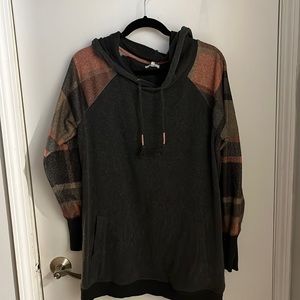 Cute longer sweatshirt plaid sleeves arms